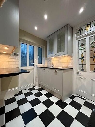 2 Bedroom Property To Rent In Harwood Road, London, SW6
