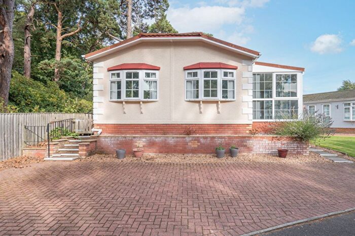 2 Bedroom Chalet For Sale In Woodlands Walk, Dunnikier Chalet Park, Kirkcaldy, KY1