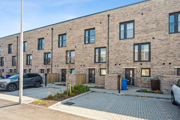 3 Bedroom Town House To Rent In Maltings Wynd, Dundashill, Glasgow, G4