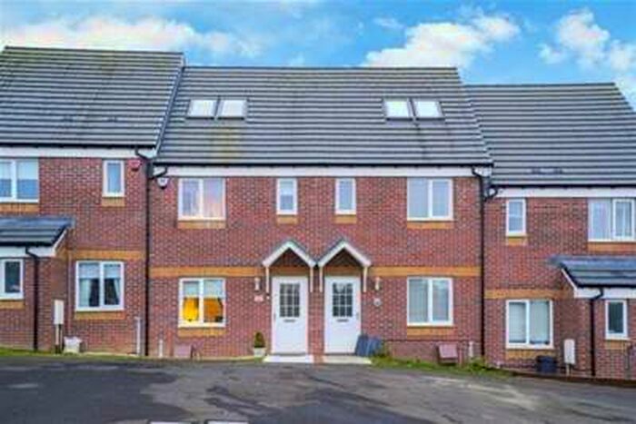 3 Bedroom Town House To Rent In Vaderland Grove, Larkhall, ML9