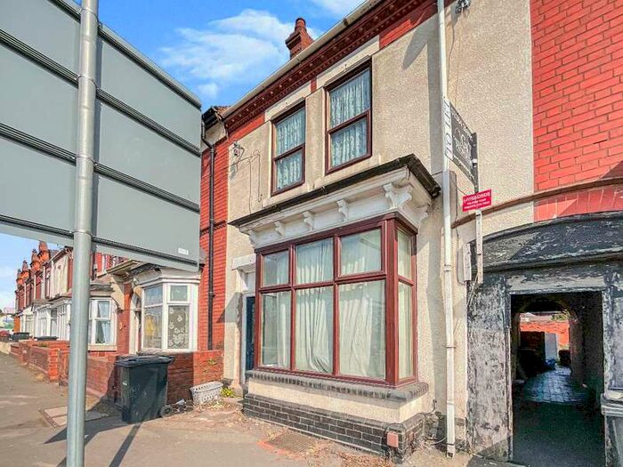 1 Bedroom Flat To Rent In Cinder Bank, Dudley, DY2