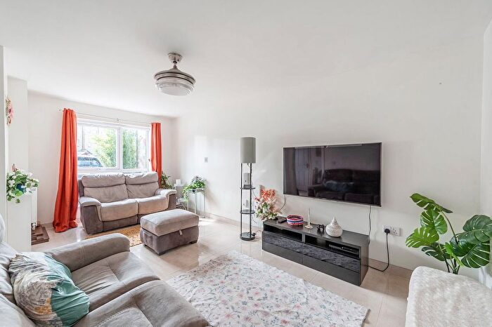 4 Bedroom Semi-Detached House For Sale In Lange Road, Harrow, Harrow, HA2