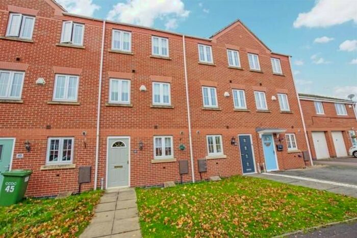 4 Bedroom Town House To Rent In Eaton Drive, Rugeley, Staffordshire, WS15
