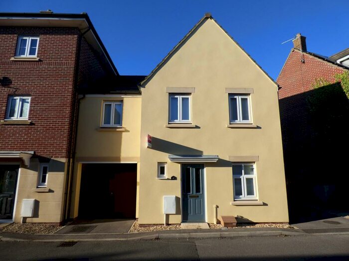 3 Bedroom Link Detached House To Rent In Chaffinch Chase, Gillingham, Dorset, SP8