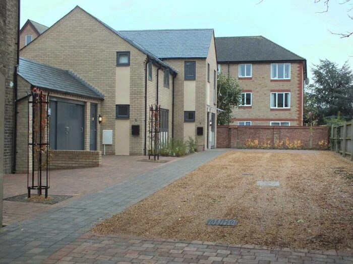 2 Bedroom Property To Rent In Market Mews, New Street, St Neots, PE19