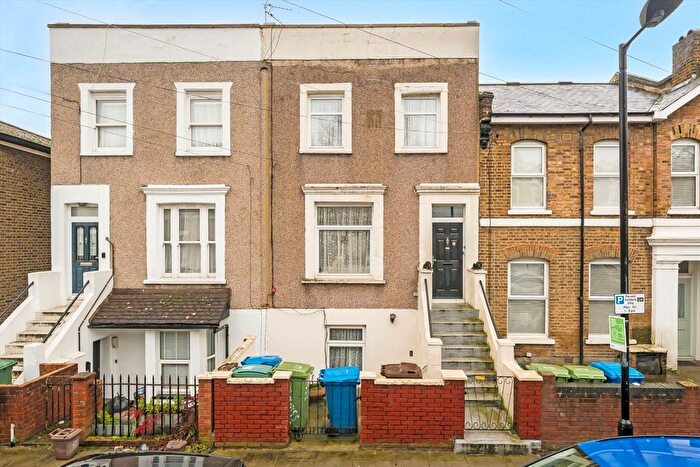 3 Bedroom Property For Sale In Kings Grove, Peckham, SE15