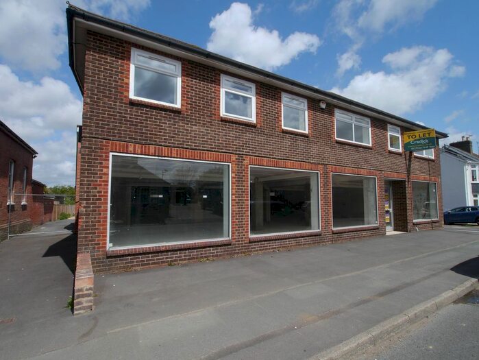 1 Bedroom Flat To Rent In Flat, Crawley Road, Horsham, West Sussex, RH12