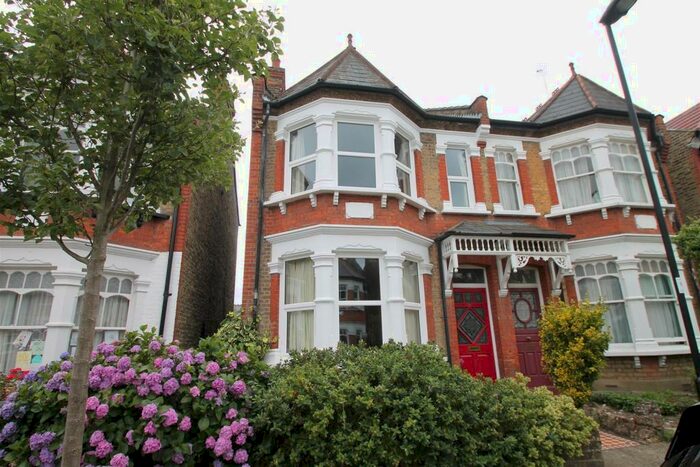 2 Bedroom Flat To Rent In Osborne Road, Palmers Green, London, N13