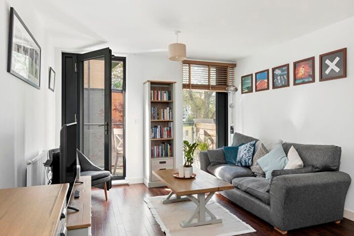 1 Bedroom Flat For Sale In Cotterell House, Palmers Road, E2