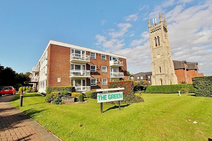 2 Bedroom Flat To Rent In Palmerston Road, Buckhurst Hill, IG9