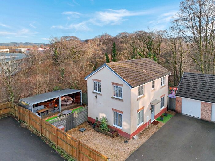 3 Bedroom Detached House For Sale In Waun Draw, Caerphilly, CF83