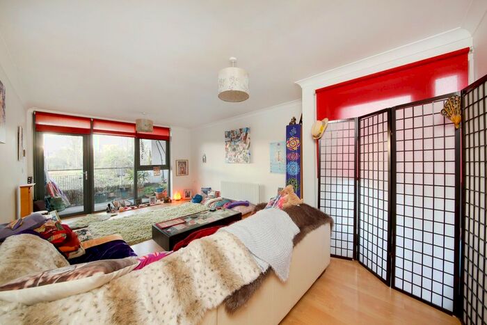 2 Bedroom Flat To Rent In Barfleur Lane, London, Greater London, SE8