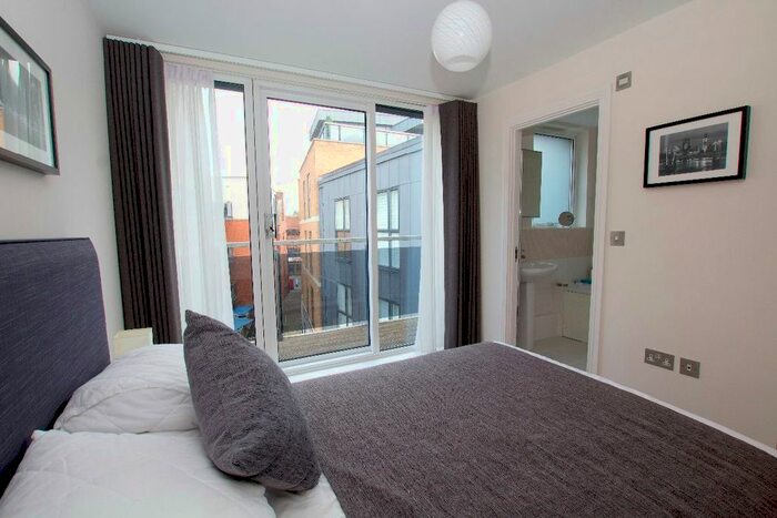 1 Bedroom Flat To Rent In Old Post Office Walk, Surbiton, KT6