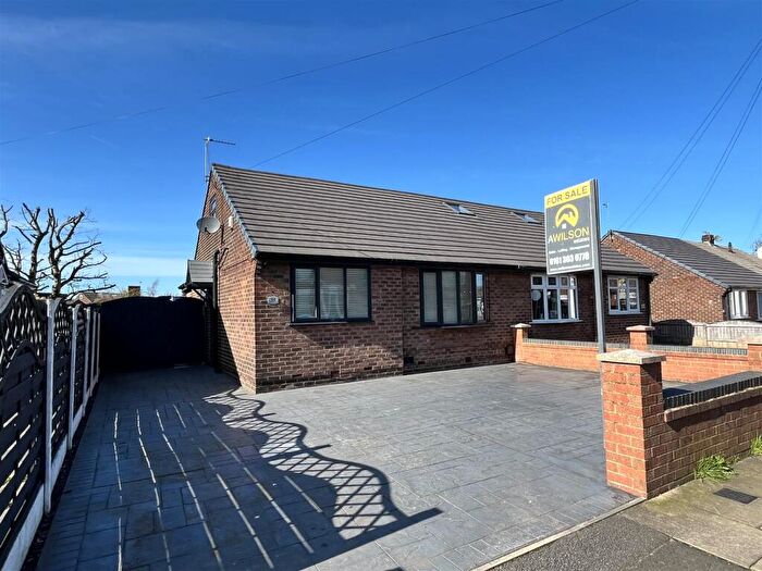 3 Bedroom Semi-Detached Bungalow For Sale In Cheetham Hill Road, Dukinfield, SK16