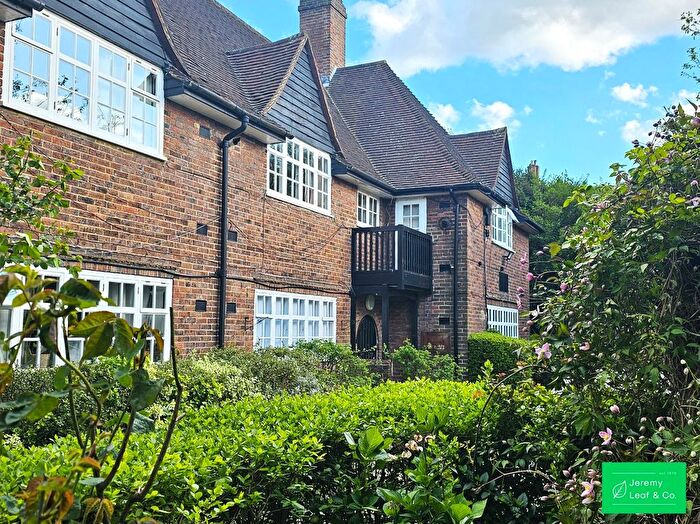 Studio To Rent In Erskine Hill, London, NW11