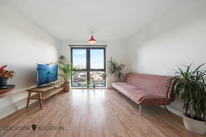 1 Bedroom Flat To Rent In Harry Zeital Way, Waterfront House Harry Zeital Way, E5