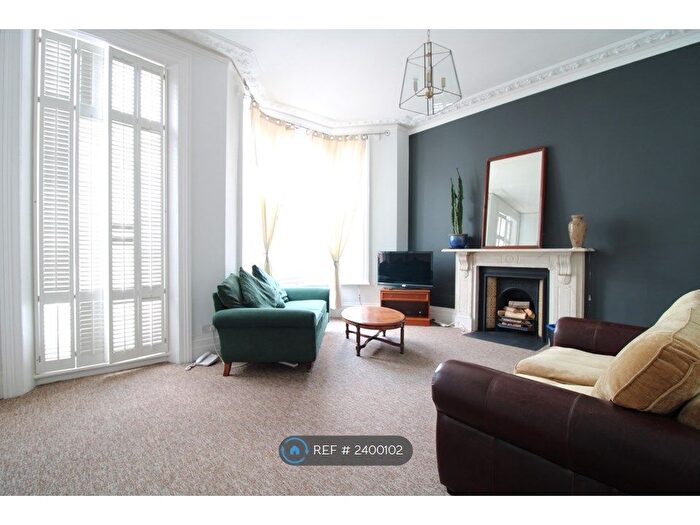 3 Bedroom Flat To Rent In Byrne Road, London, SW12