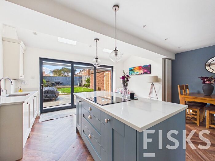 3 Bedroom Terraced House For Sale In Danbury Down, Basildon, SS14