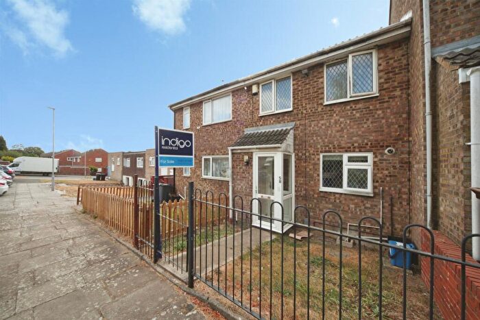 3 Bedroom Terraced House For Sale In Brussels Way, Luton, LU3