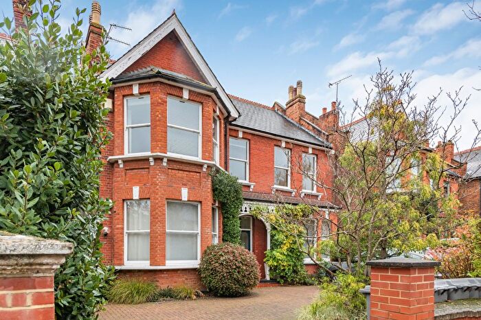 3 Bedroom Flat For Sale In Walm Lane, London, NW2