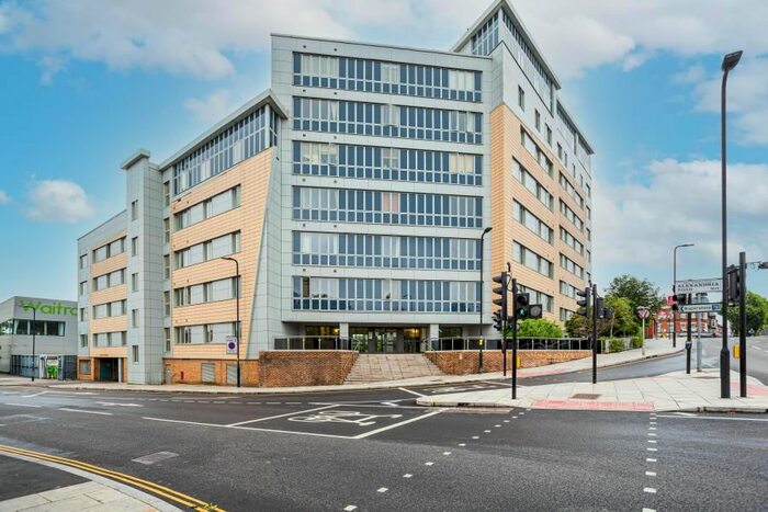 2 Bedroom Flat To Rent In Luminosity Court, Drayton Green Road, W13