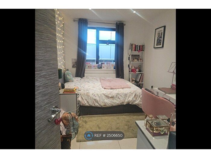 4 Bedroom Flat To Rent In Old Street, London, EC1V