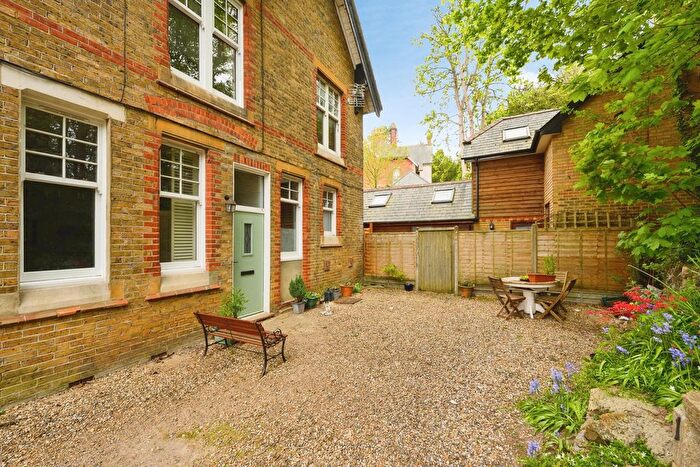 1 Bedroom Flat For Sale In Hayes Lane, Kenley, CR8