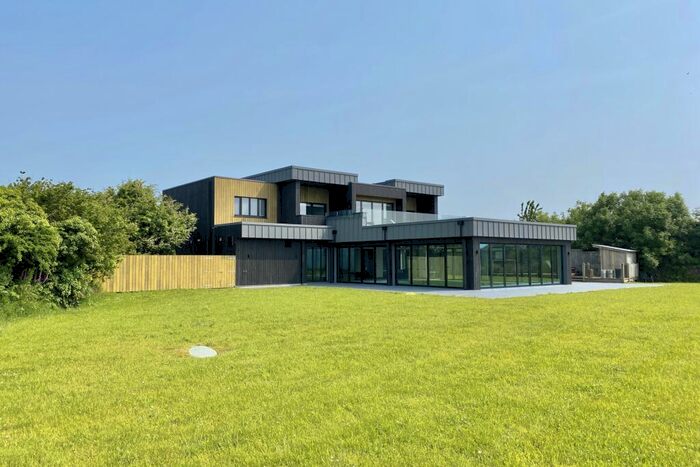 5 Bedroom Detached House For Sale In Sandylands, Egloshayle, PL27