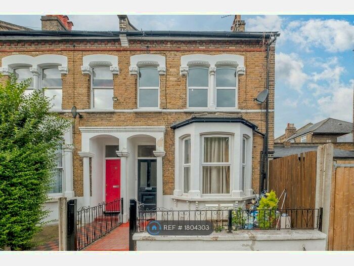 2 Bedroom Flat To Rent In Gowlett Road, London, SE15