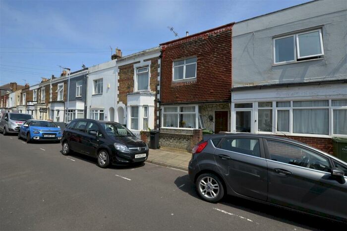 5 Bedroom House Of Multiple Occupation To Rent In Britannia Road, Southsea, Hampshire, PO5