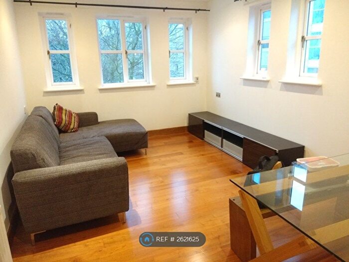 2 Bedroom Flat To Rent In Amp; A Half Wapping High Street, London, E1W