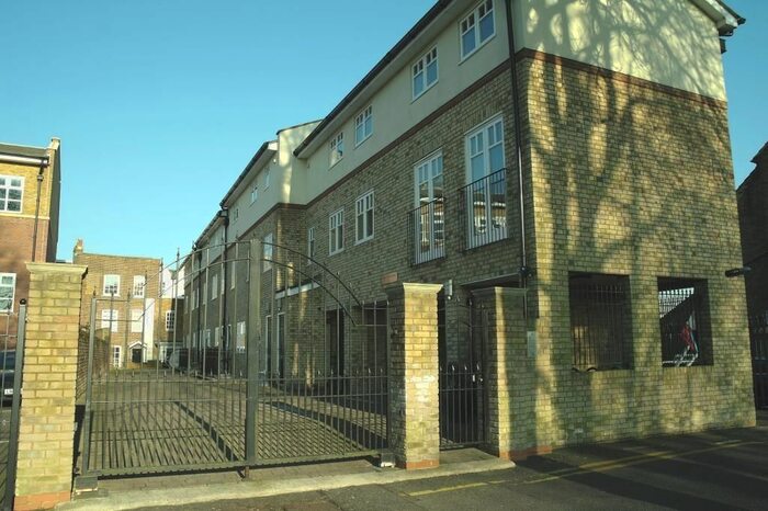 2 Bedroom Flat To Rent In Watford Field Road, Watford, WD18