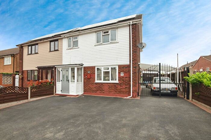 3 Bedroom Semi-Detached House For Sale In Highfield Road, Tipton, DY4