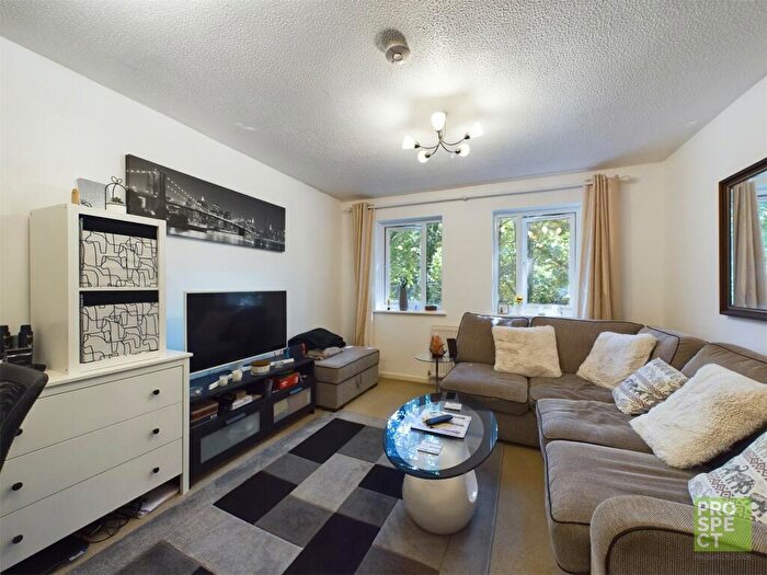 1 Bedroom Apartment To Rent In Woodlands Court, Owlsmoor, Sandhurst, Berkshire, GU47