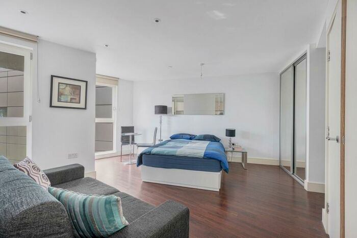 Studio To Rent In Waterlow Court, Queensland Terrace, Islington, N7