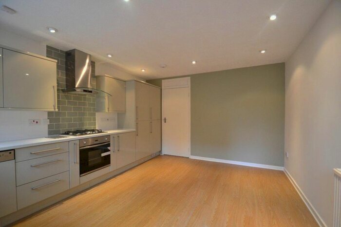 4 Bedroom Property To Rent In Fishers Lane, Chiswick, W4