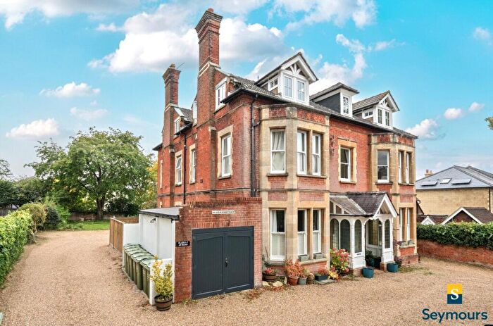 1 Bedroom Flat For Sale In Upper Edgeborough Road, Guildford, Surrey, GU1