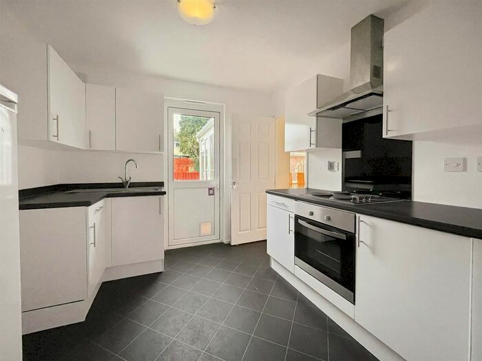 4 Bedroom Semi-Detached House To Rent In Whitchurch Way, Coventry CV4