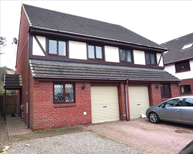 3 Bedroom Semi-Detached House For Sale In Llys Holcwm, Ferryside, SA17
