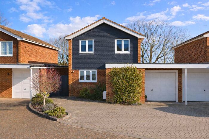 3 Bedroom Detached House For Sale In Stanton Close, St. Albans, Hertfordshire, AL4