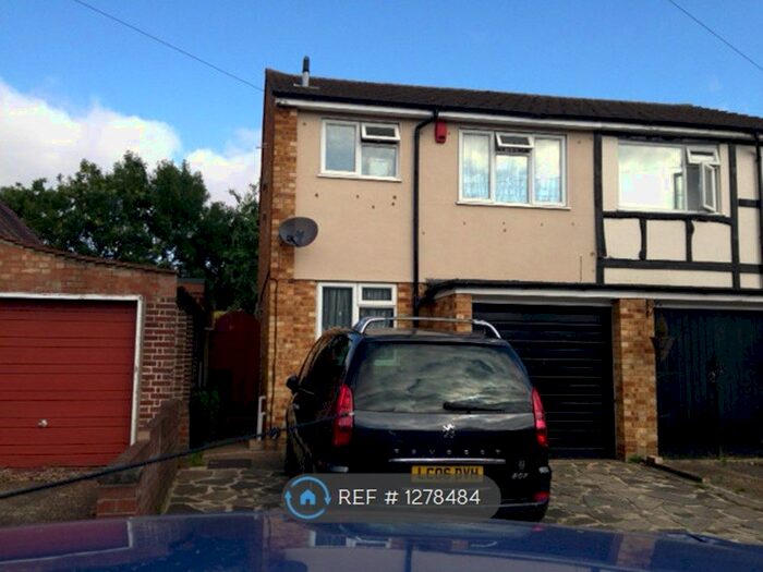 3 Bedroom Semi-Detached House To Rent In Feltham, Feltham TW14