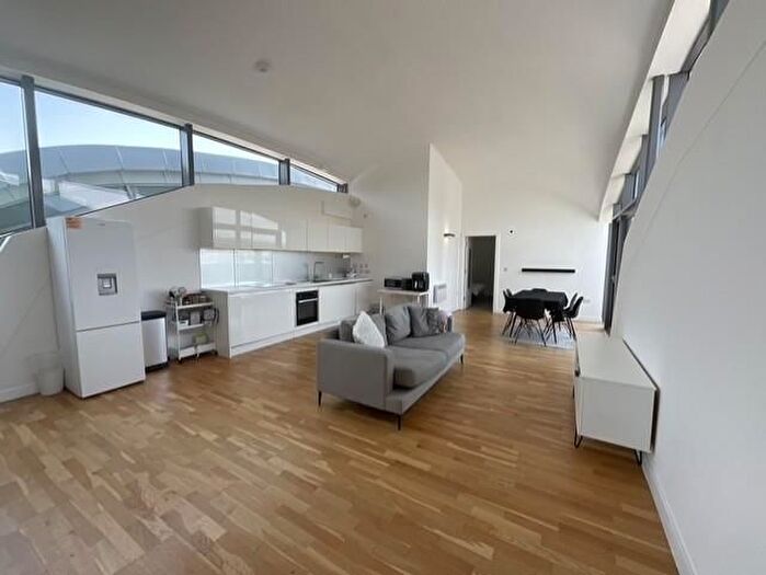 2 Bedroom Flat To Rent In Velvet Mill, Lilycroft Road, Bradford, BD9