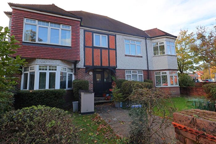 2 Bedroom Flat For Sale In Hill Lane, Southampton, SO15