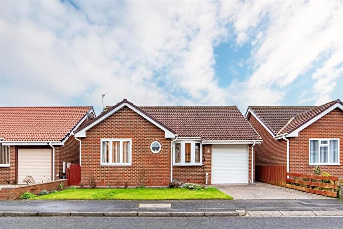 2 Bedroom Detached Bungalow For Sale In Park Farm Villas, Blyth, NE24