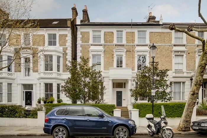 3 Bedroom Flat To Rent In Bassett Road, London, W10