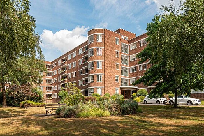 2 Bedroom Apartment For Sale In Champion Hill, London, SE5