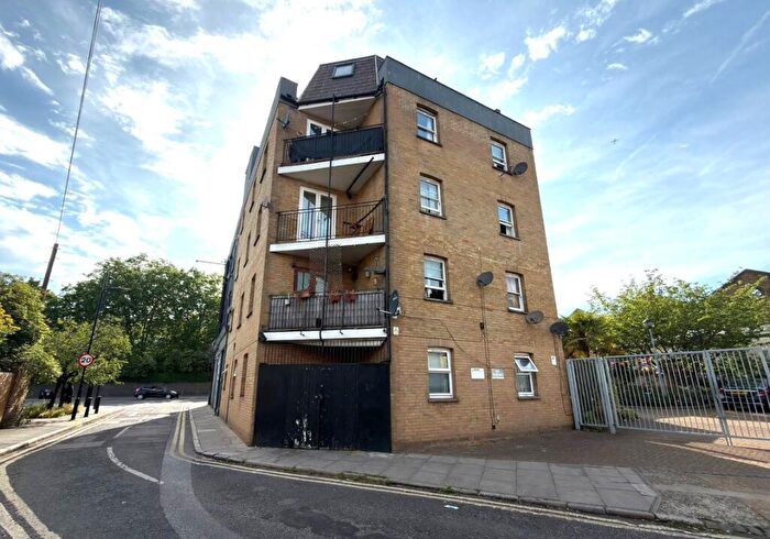1 Bedroom Flat For Sale In Flat E, Upper Clapton Road, Clapton, London, E5
