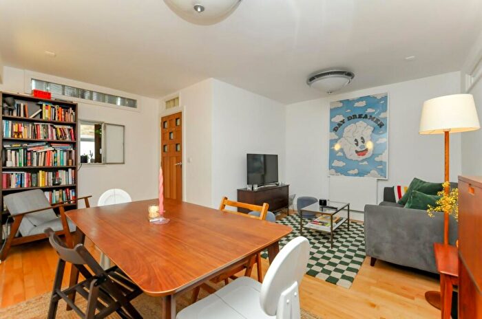 2 Bedroom House To Rent In Rectory Road, Stoke Newington, N16