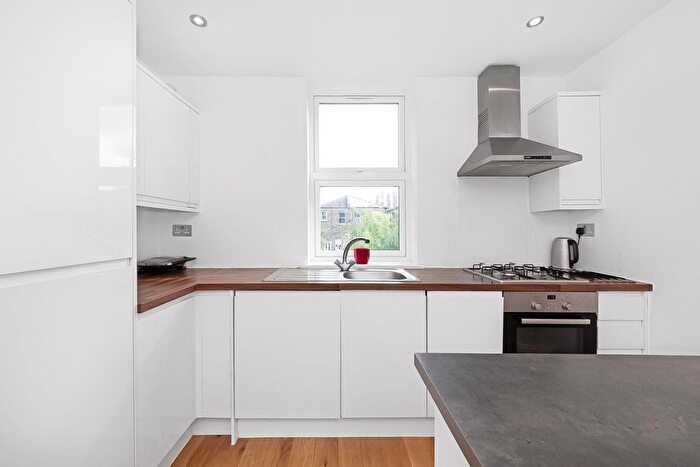 2 Bedroom Flat To Rent In Wiverton Road, Sydenham, London, SE26