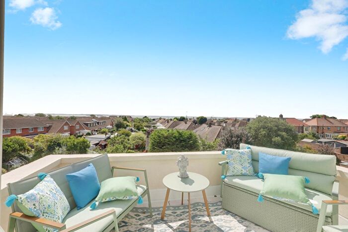 3 Bedroom Maisonette For Sale In Church Road, Southend-On-Sea, SS3